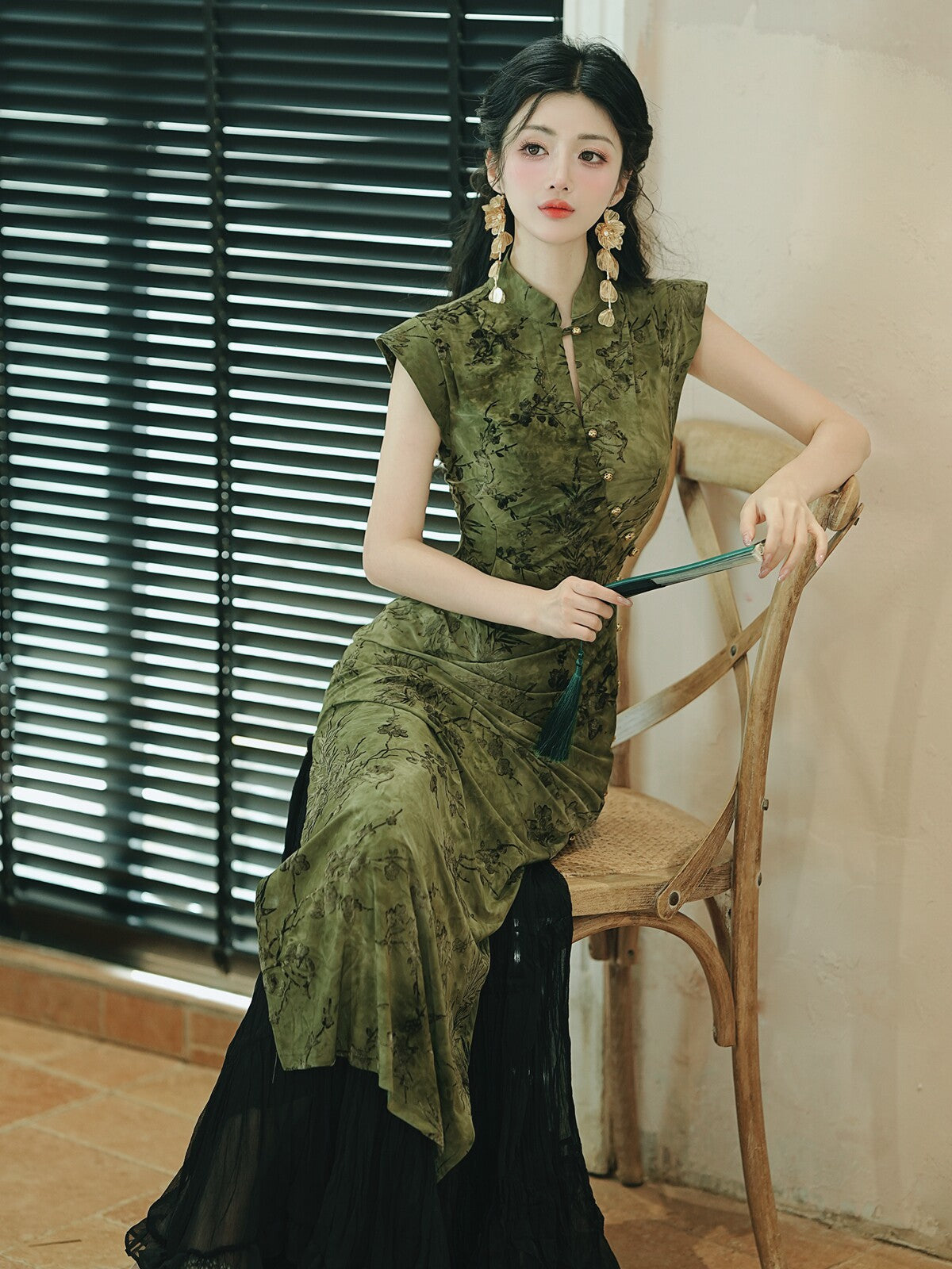Sleeveless Modern Long Cheongsam | Zhuzi