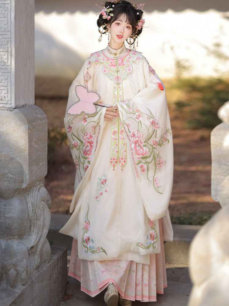 Ming Dynasty Hanfu Set with Embroidered Cloud Collar & Mamian Skirt｜Spring Walk 游春