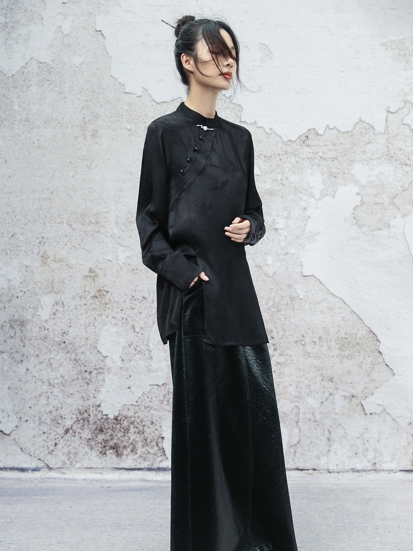 New Chinese Style Satin Crane Dark Pattern Long Sleeve Top - Ciyunjian 辞云间