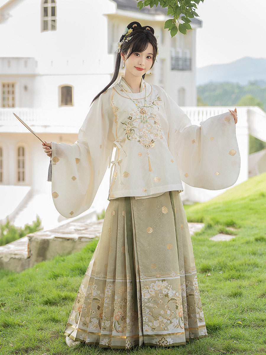 Ming Dynasty Hanfu Outfit Round Collar Top & Mamian Skirt | Fragrance in Hand 暗香执扇