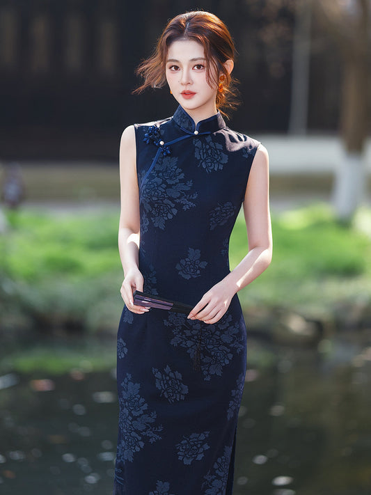 Midnight sleeveless floral long cheongsam qipao — detail view