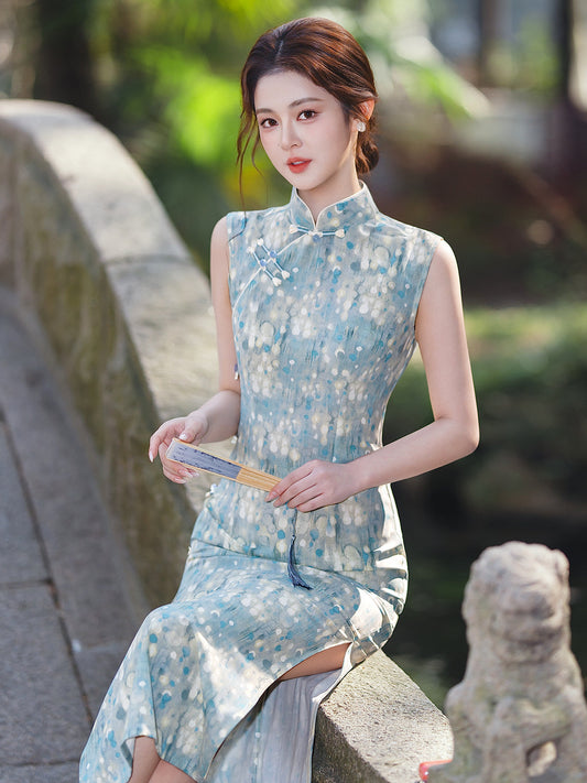 Bubbles sleeveless patterned midi cheongsam qipao — detail view