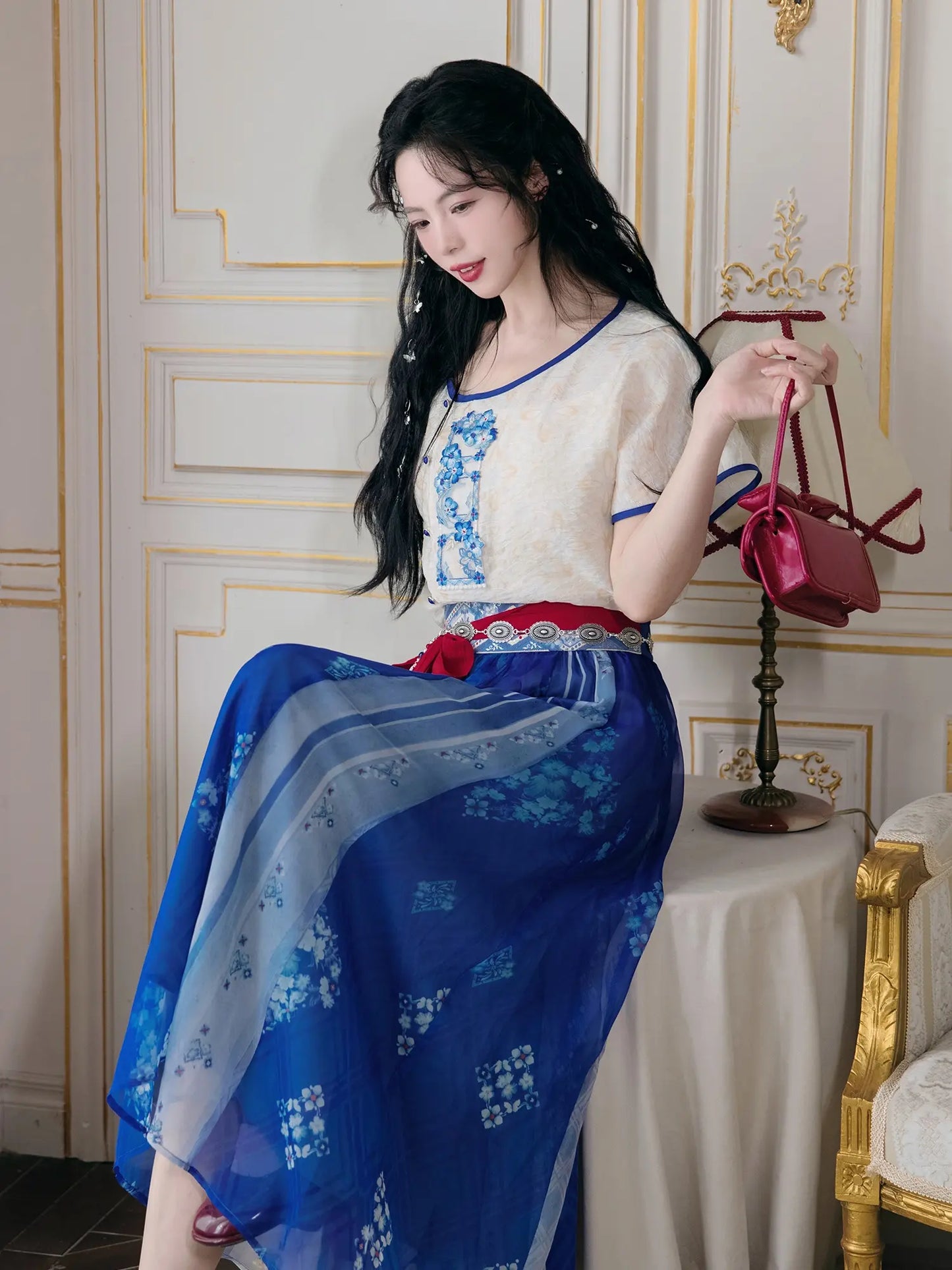 Tang Dynasty Modern Hanfu Skirt with Round Neck Top - Flying Underneath Moon 月下飞花