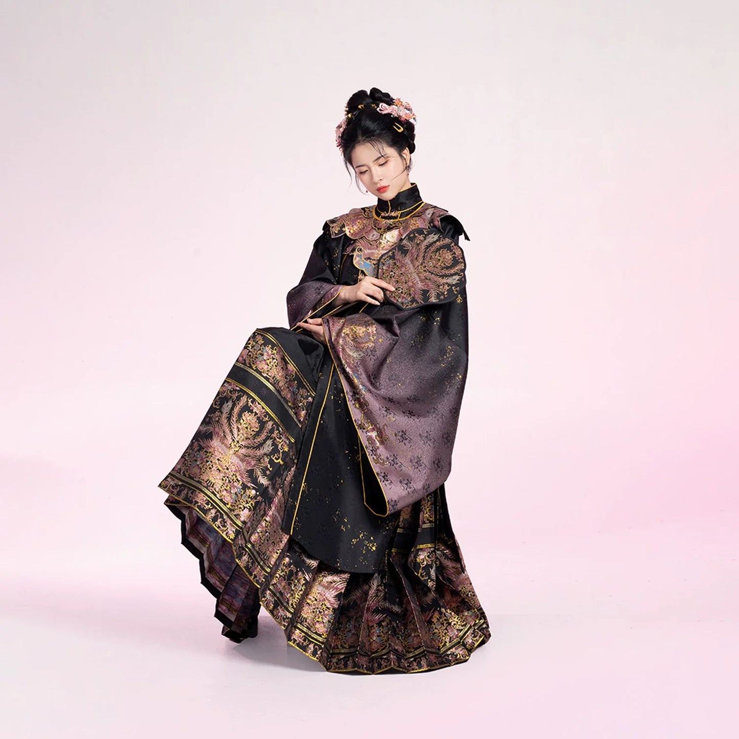 Ming Dynasty Traditional Hanfu Set & Mamian Skirt | Golden Jade Feathers 粉翠流丹