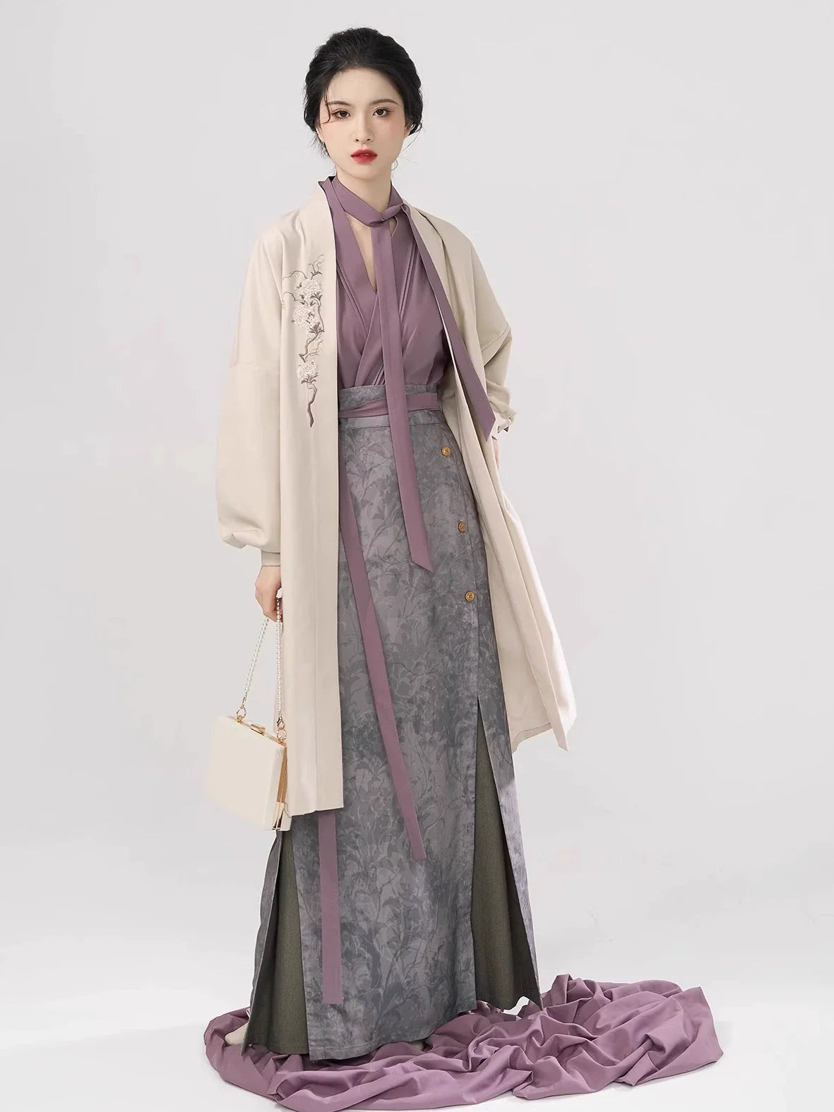 Song Dynasty Modern Hanfu Set with Winged Sleeve Top and Three Pleat Skirt - City Diary 城市日记 (Preorder)