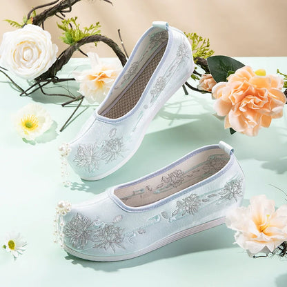 Elsa - Embroidered Chinese Hanfu Shoes
