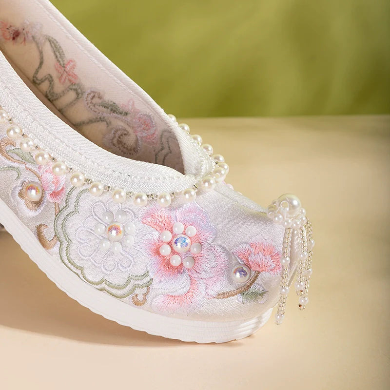 Fiona - Embroidered Chinese Hanfu Shoes