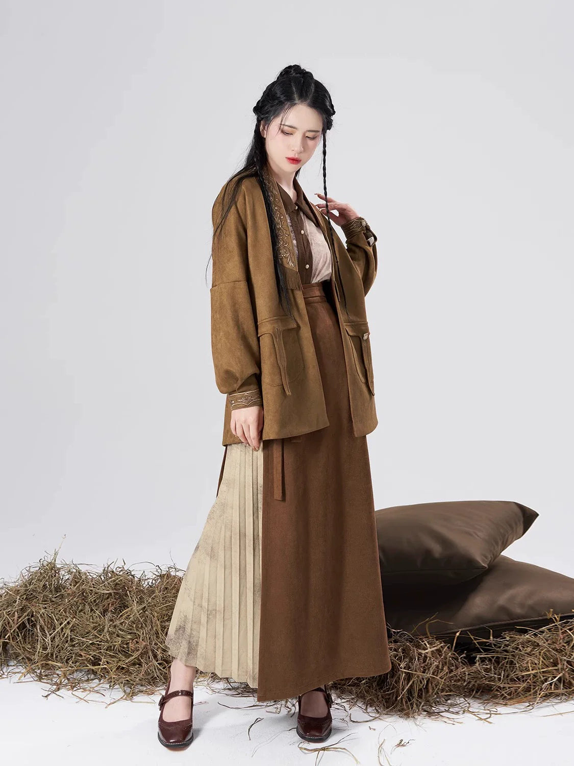Song Dynasty Modern Hanfu Set with Long Sleeve Top and Spiral Skirt - Urban Nomad 都市游牧 (Preorder)