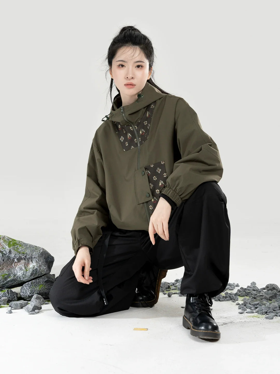 New Chinese Style Women Outdoor Hooded Jacket & Relaxed Straight-Leg Utility Pants - Guanchuanhai 观川海 (Preorder)