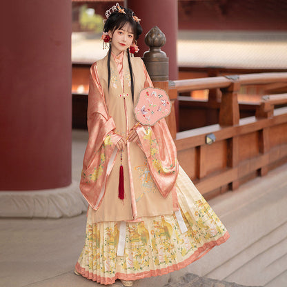 Ming Dynasty Bijia Wide Sleeve Robe & Pleated Skirt | Laurel Rabbit 月桂兔