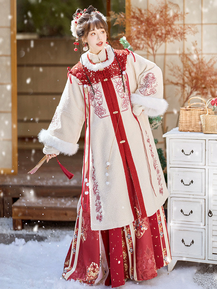 Ming Dynasty Chinese New Year Festival Hanfu | Long Live the Princess 格格千岁