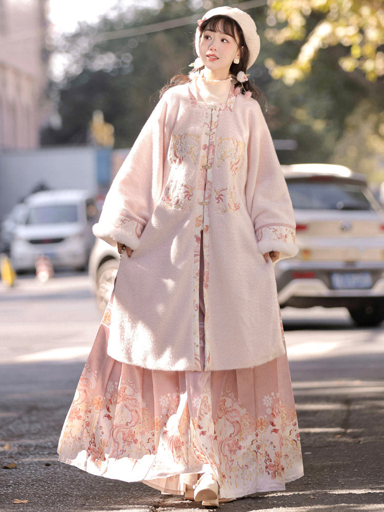 Ming Dynasty Velvet Embroidered Square Collar Cardigan with Printed Mamian Skirt | Winter Warm Sun 冬日暖阳
