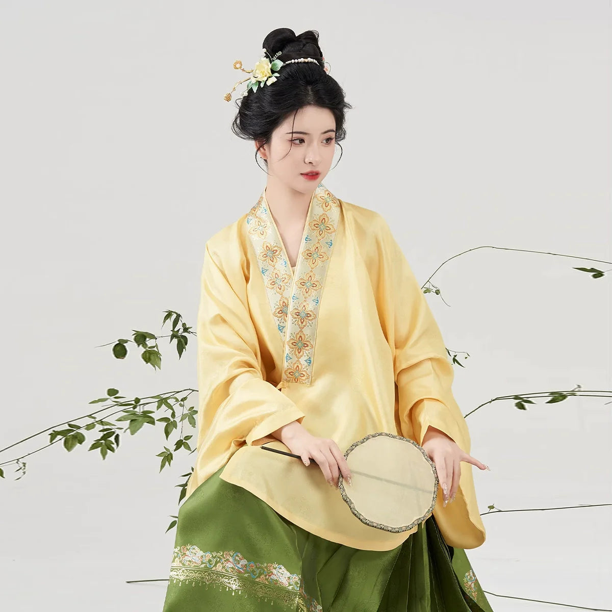 Ming Dynasty Modern Hanfu Mamianqun Outfit - Lucky Rabbit 兔个吉利