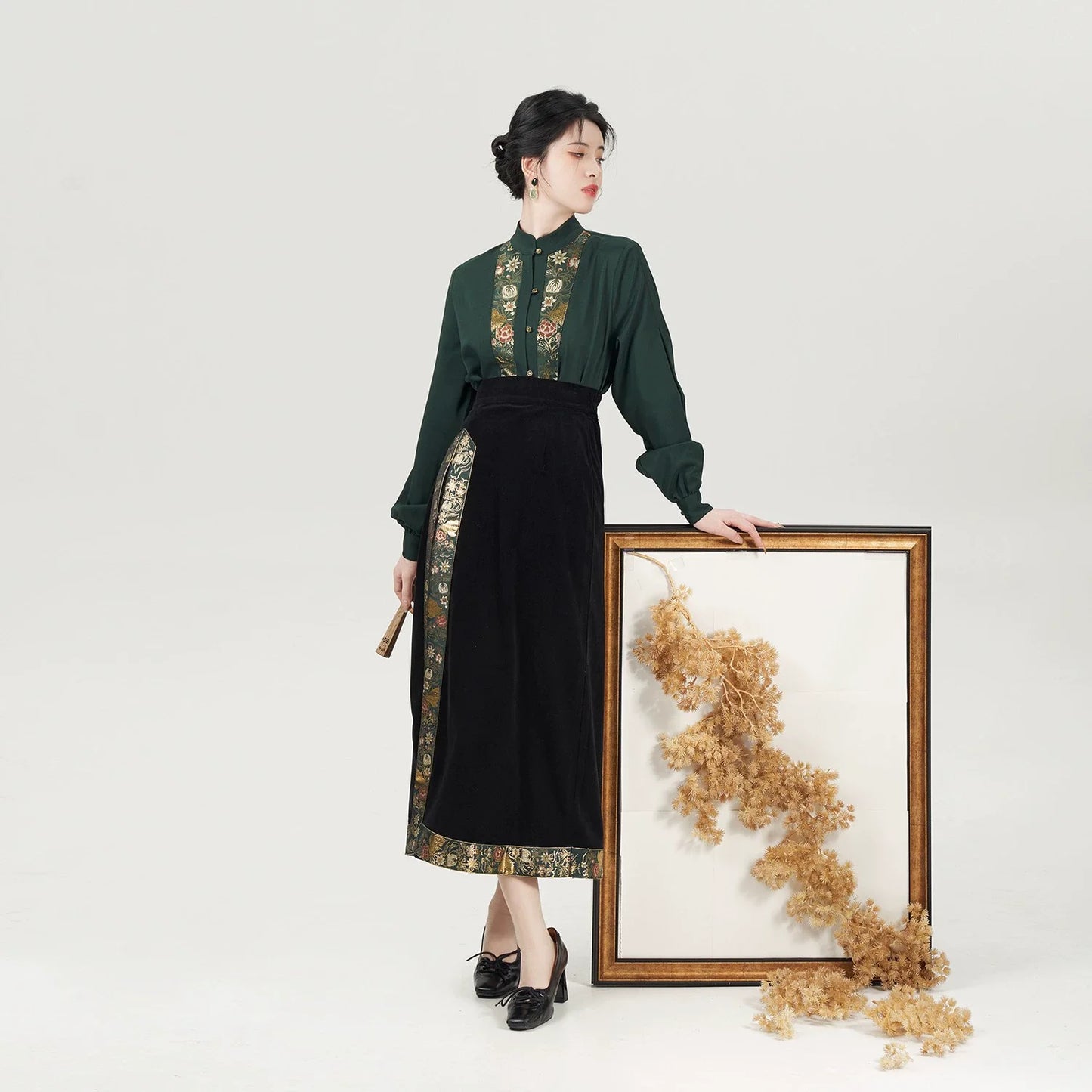 Song Dynasty Modern Hanfu Set with Long Sleeve Top and Spiral Skirt - Huayi 花溢 (Preorder)