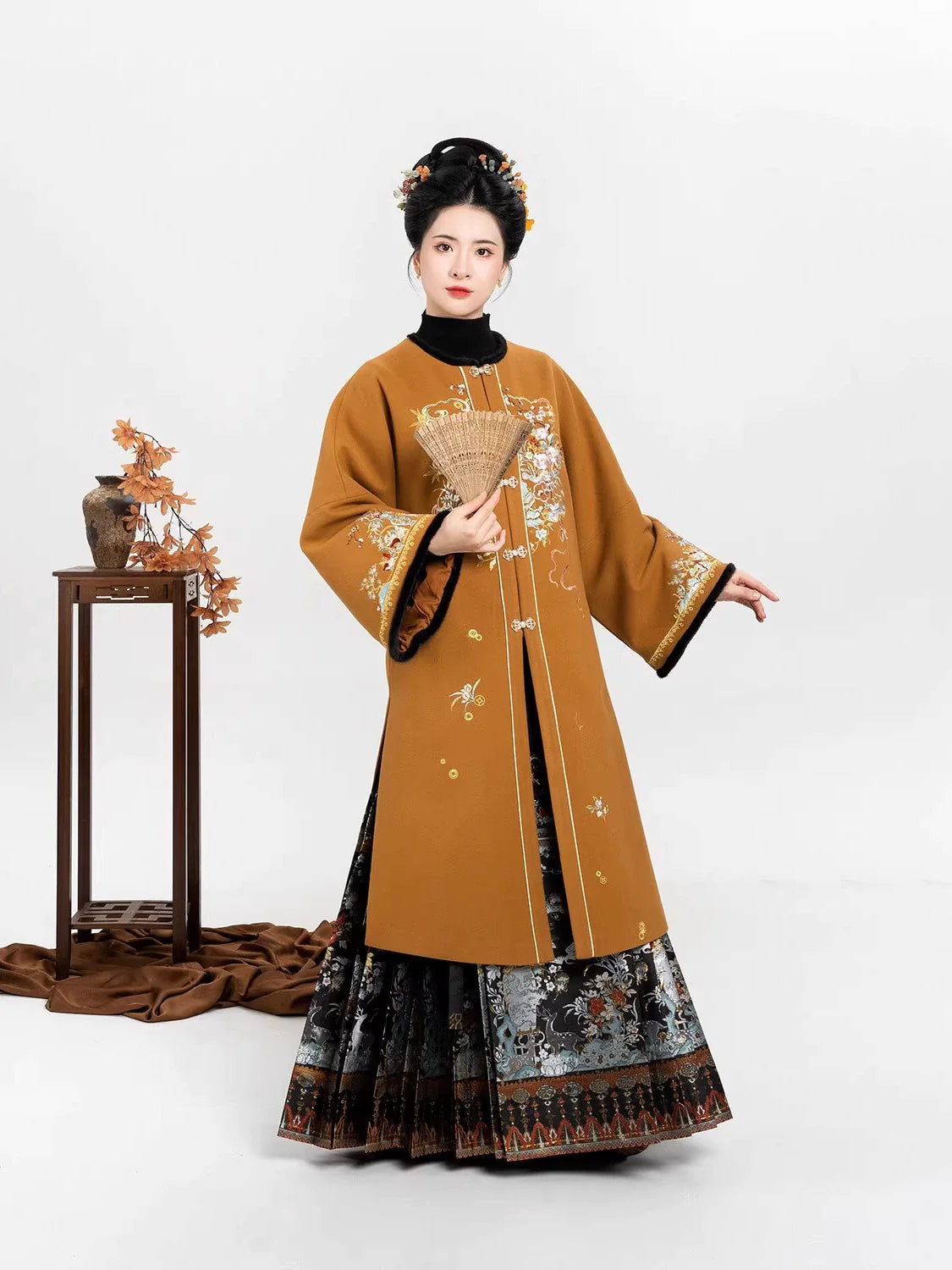 Ming Dynasty Modern Hanfu Round Neck Jacket with Mamianqun - Fulu 岁朝福鹿