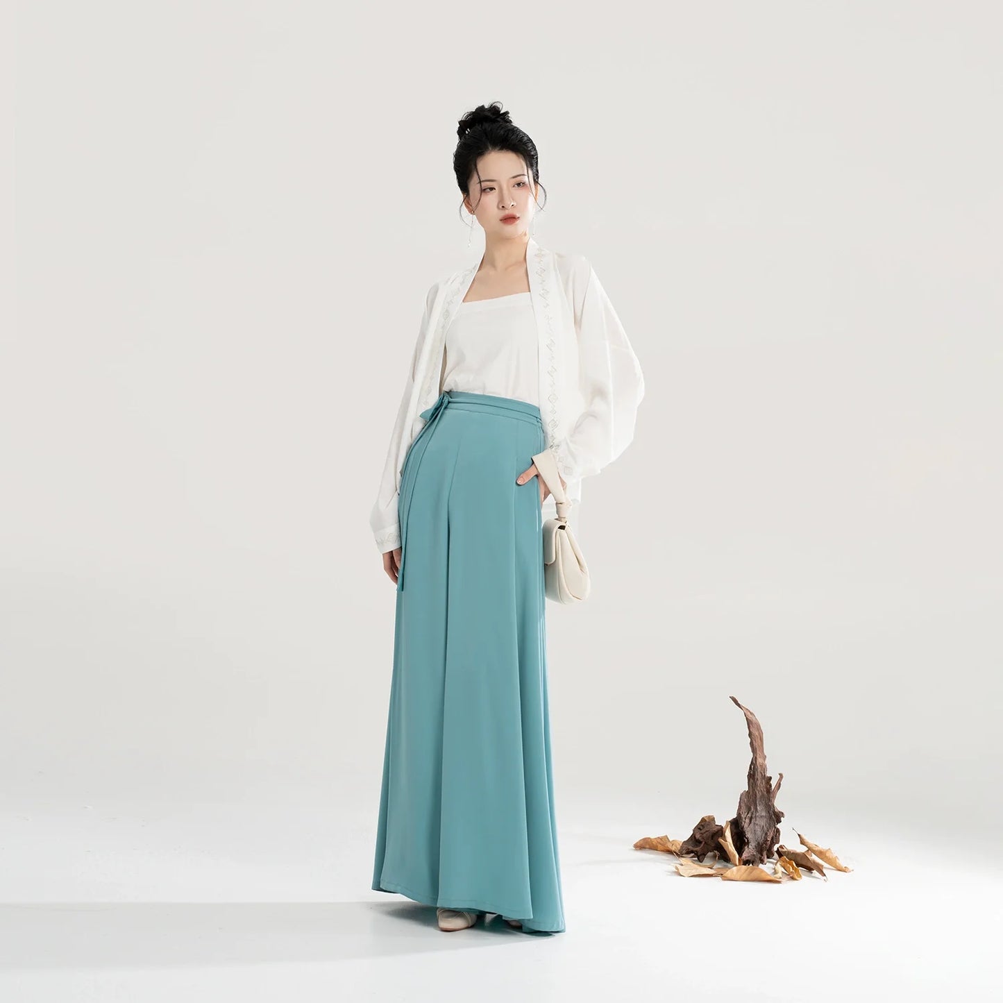 Song Dynasty Modern Hanfu Set with Changgan Temple Beizi and Wide Leg Pants - Yizhou 弋舟 (Preorder)