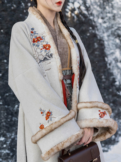 Song Dynasty Modern Hanfu Velvet Robe and Wrap Skirt - Guest Amidst the Snow 雪中客 (Preorder)