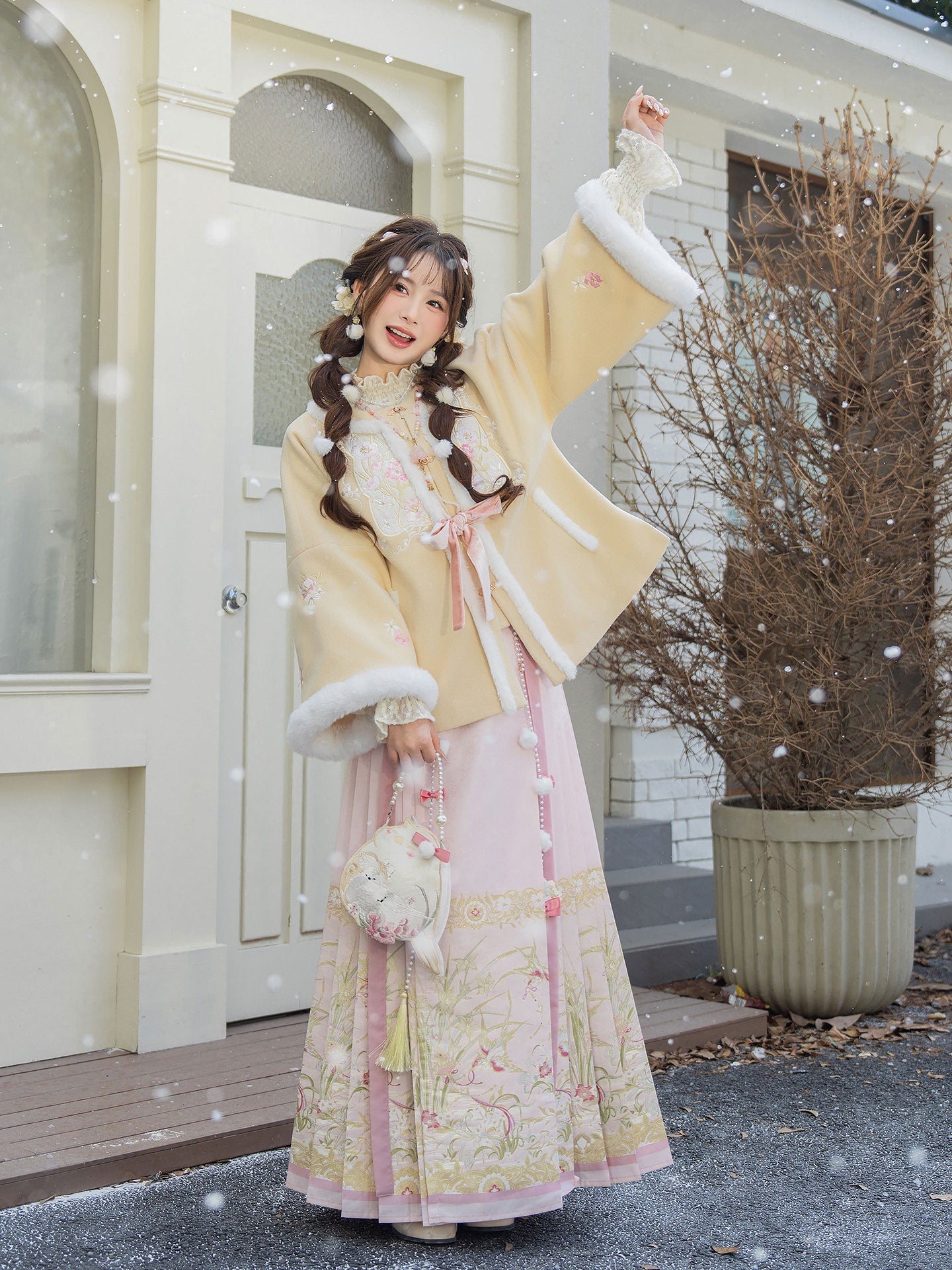 Ming Dynasty Hanfu Set with Fleece Jacket & Mamian Skirt | Warmth 暖暖