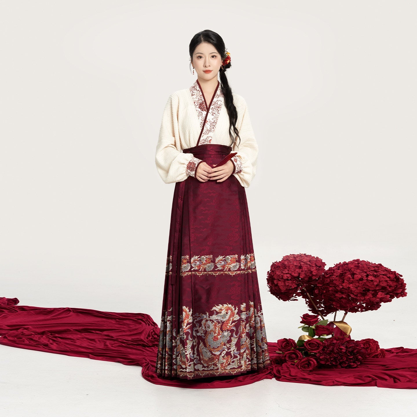 Zhi Yu | Modern Ming Dynasty Top and Mamianqun Skirt Hanfu Set