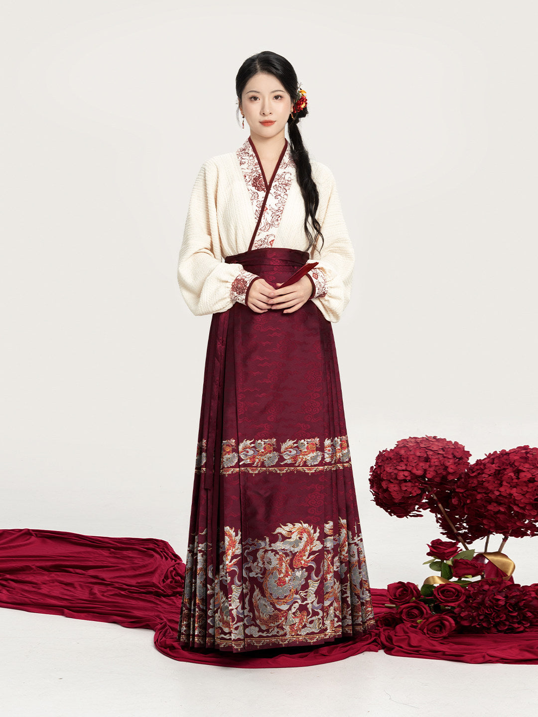 Zhi Yu | Modern Ming Dynasty Top and Mamianqun Skirt Hanfu Set