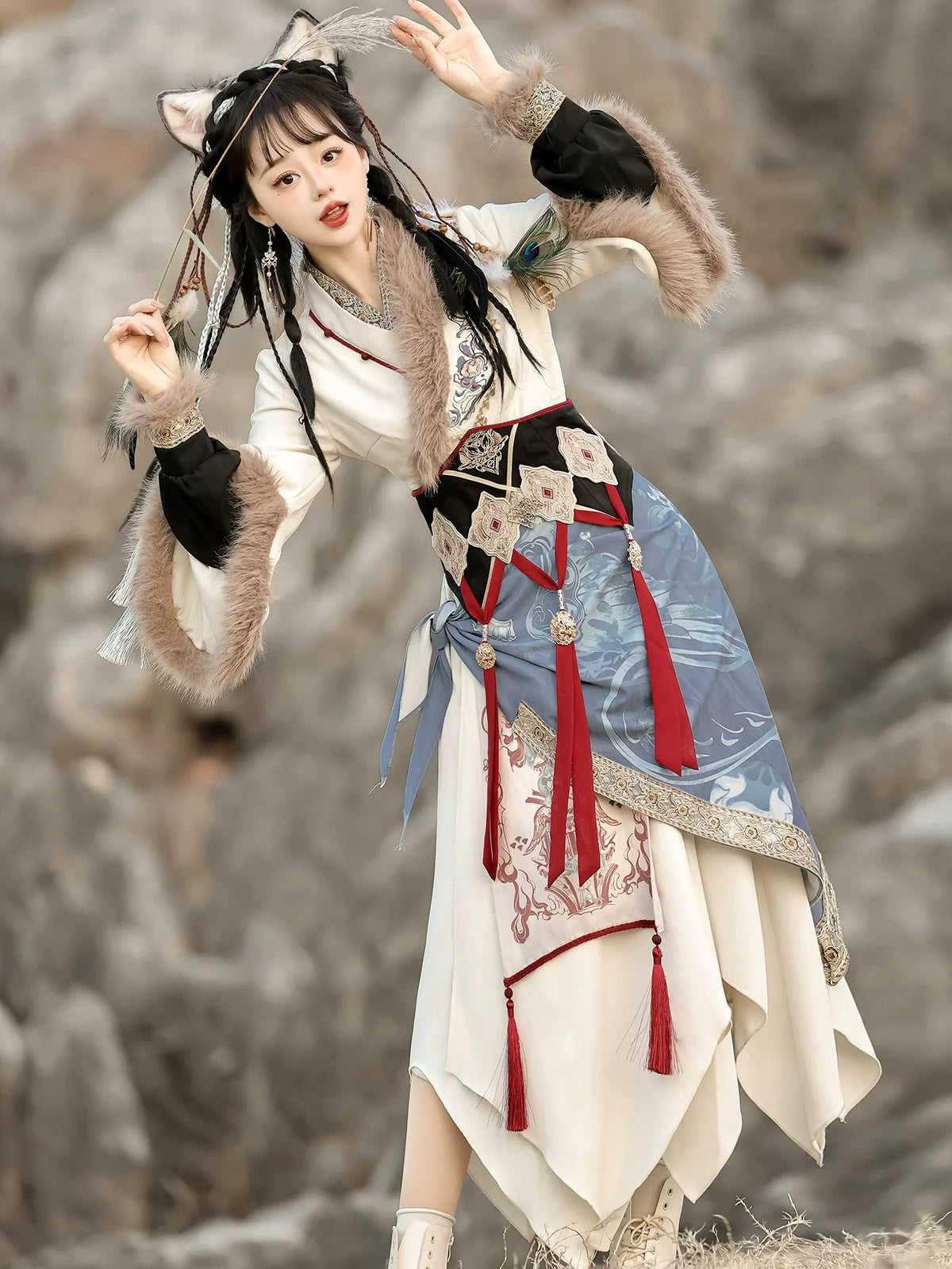 Yuanshan Yin 远山吟 - Exotic Hanfu Swordsman Outfit