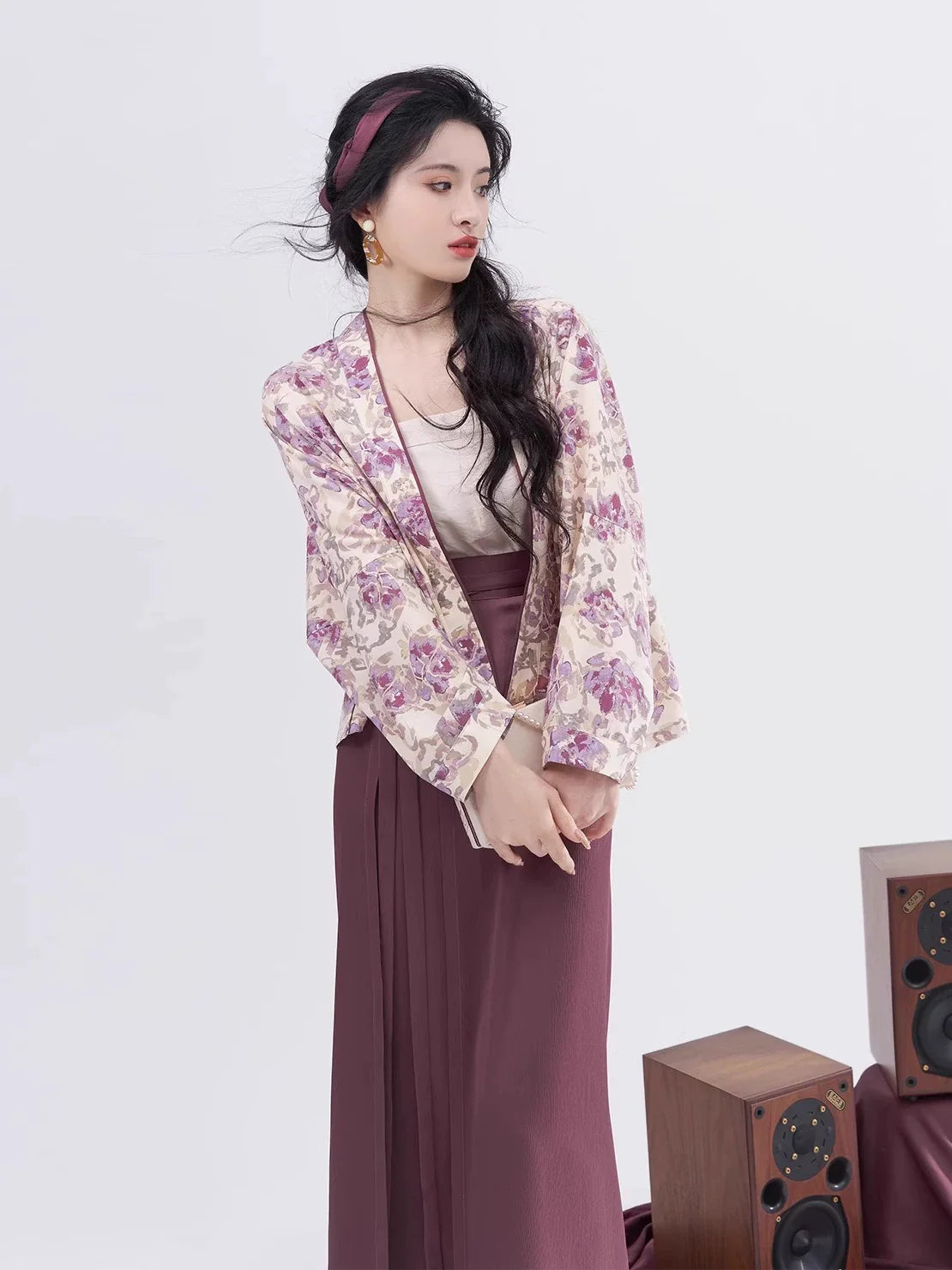 Song Dynasty Modern Hanfu Set with Winged Sleeve Top and Spiral Skirt - Yingying 盈盈 (Preorder)
