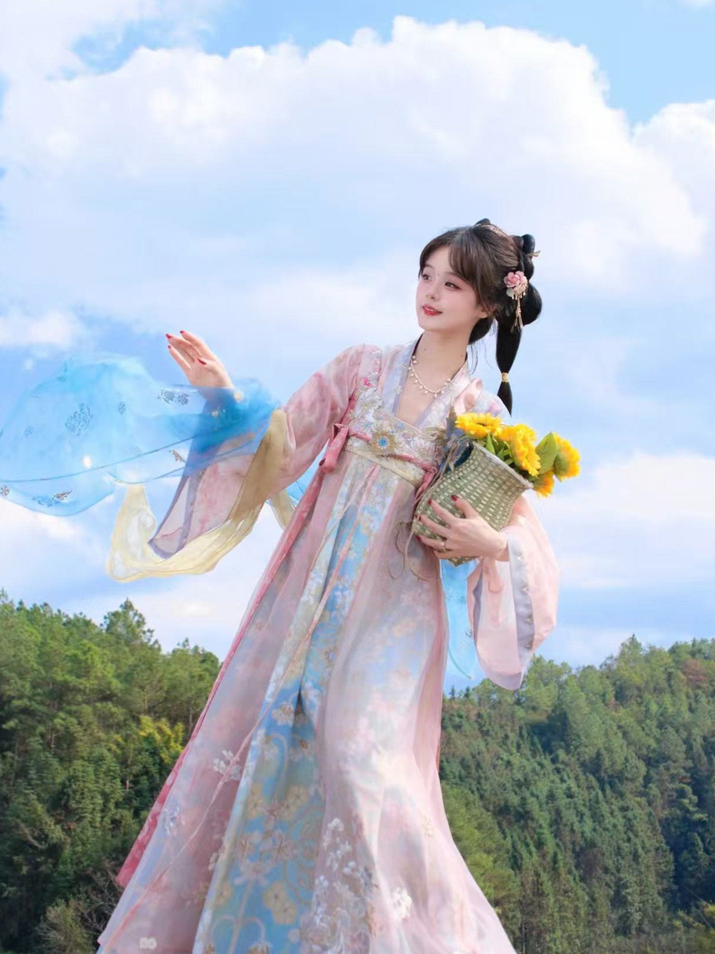Ying Hua Li | Tang Dynasty Qixiong Ruqun Hanfu Dress with Gradient Embroidery