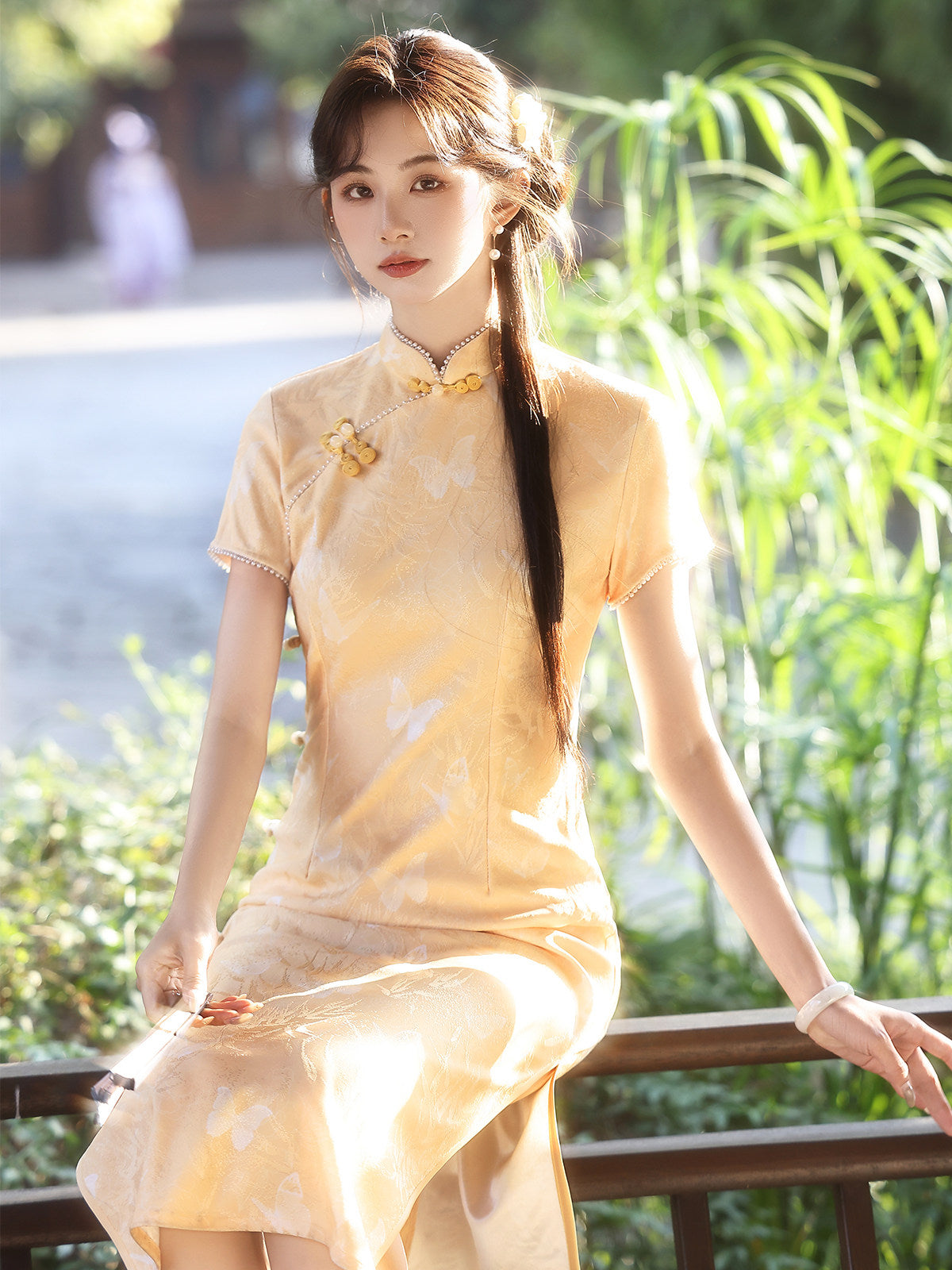 Short Sleeve Butterflies Midi Cheongsam | Soft Glow