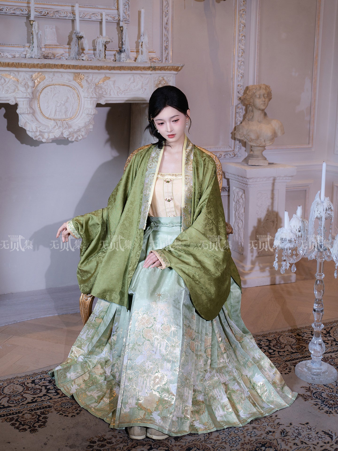 Ming Dynasty Camisole & Cardigan with Jade Green Mamianqun | Mountain Moon 一朝山月