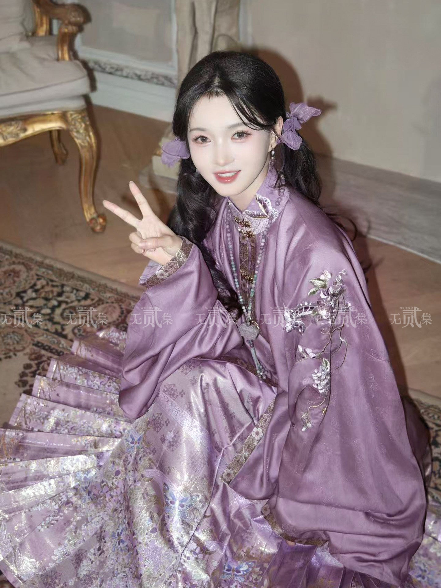 Ming Dynasty Violet Bijia & Mamianqun Hanfu Set | Vines 藤萝有期