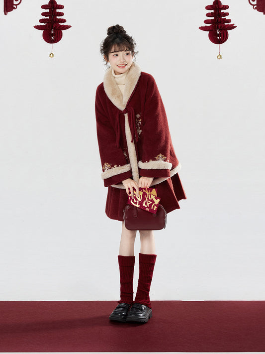 Tang Dynasty Dunhuang Museum Red Woolen Coat and Mini Mamian Skirt - Fu Lu Mingchun 福鹿鸣春 (Preorder)
