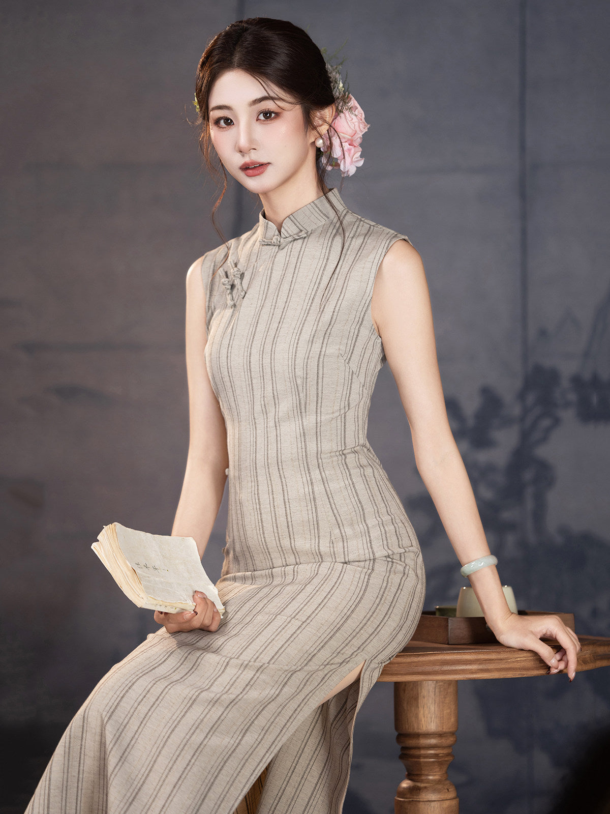 Short Sleeve Vertical Stripes Midi Cheongsam | Wenyi