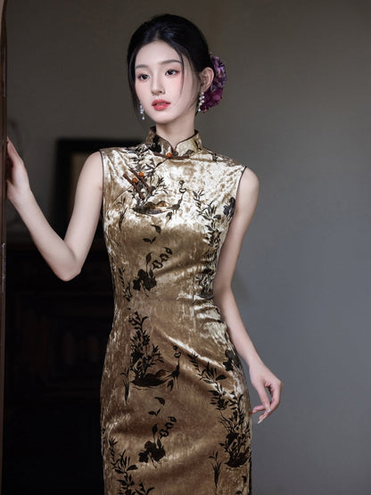 Sleeveless Gold Velvet Long Cheongsam | Jinyi