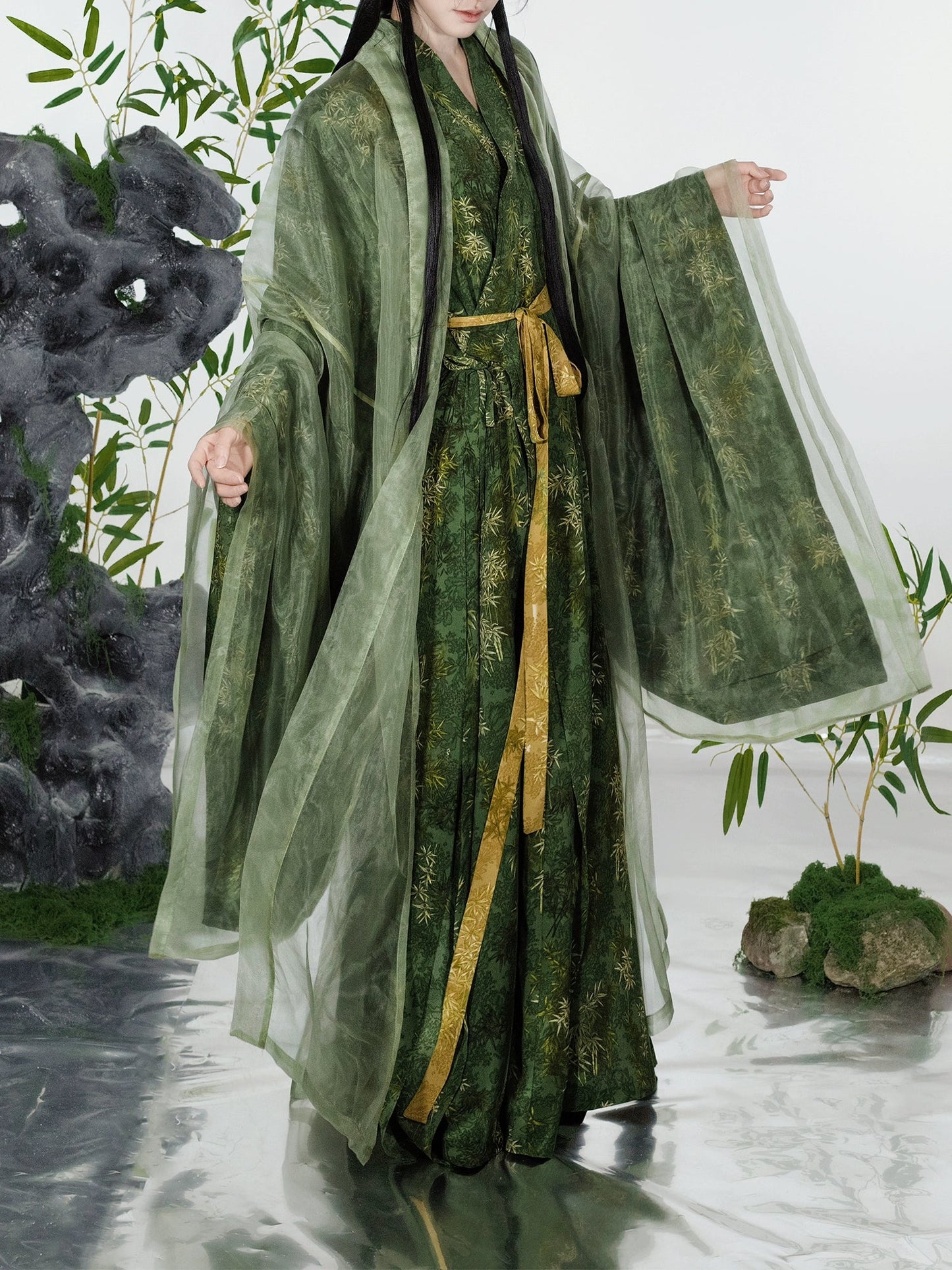 Zhuyu 竹玉 - Green Song Dynasty Hanfu Bamboo Leaf Print Beizi Robe & Pants Set