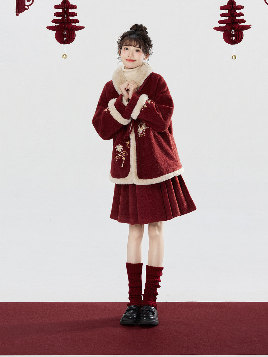 Tang Dynasty Dunhuang Museum Red Woolen Coat and Mini Mamian Skirt - Fu Lu Mingchun 福鹿鸣春 (Preorder)