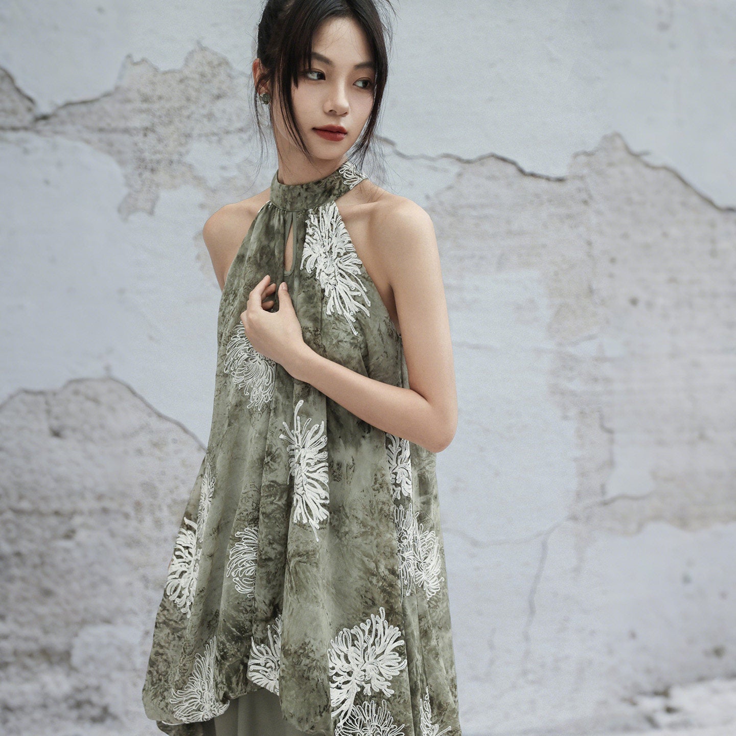 New Chinese Style Chrysanthemum Embroidered Dress Halter Neck Sleeveless Dress - Yaju 雅菊