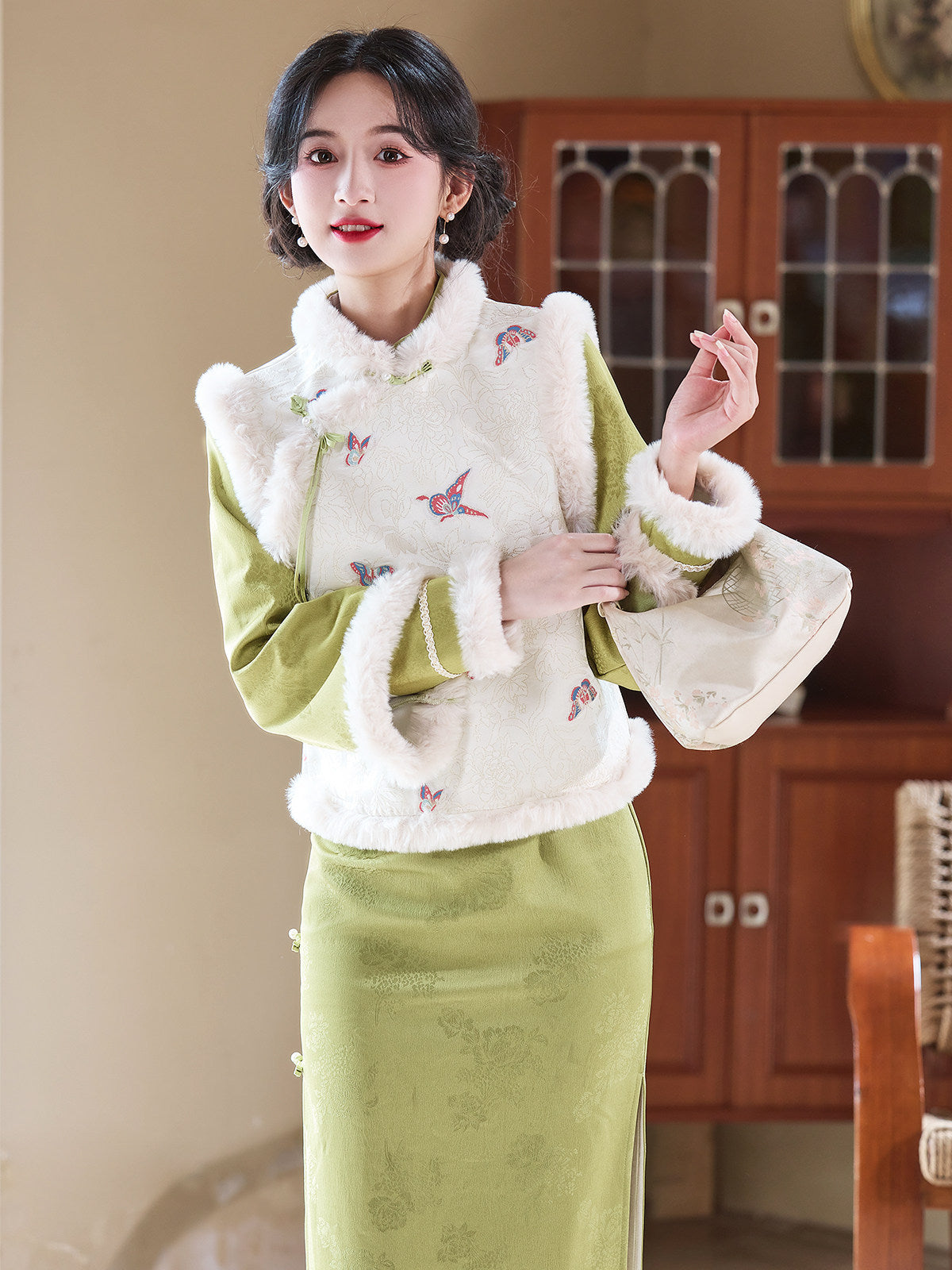 Long Sleeve Fur Trim Floral Qipao and Vest | Xinxue