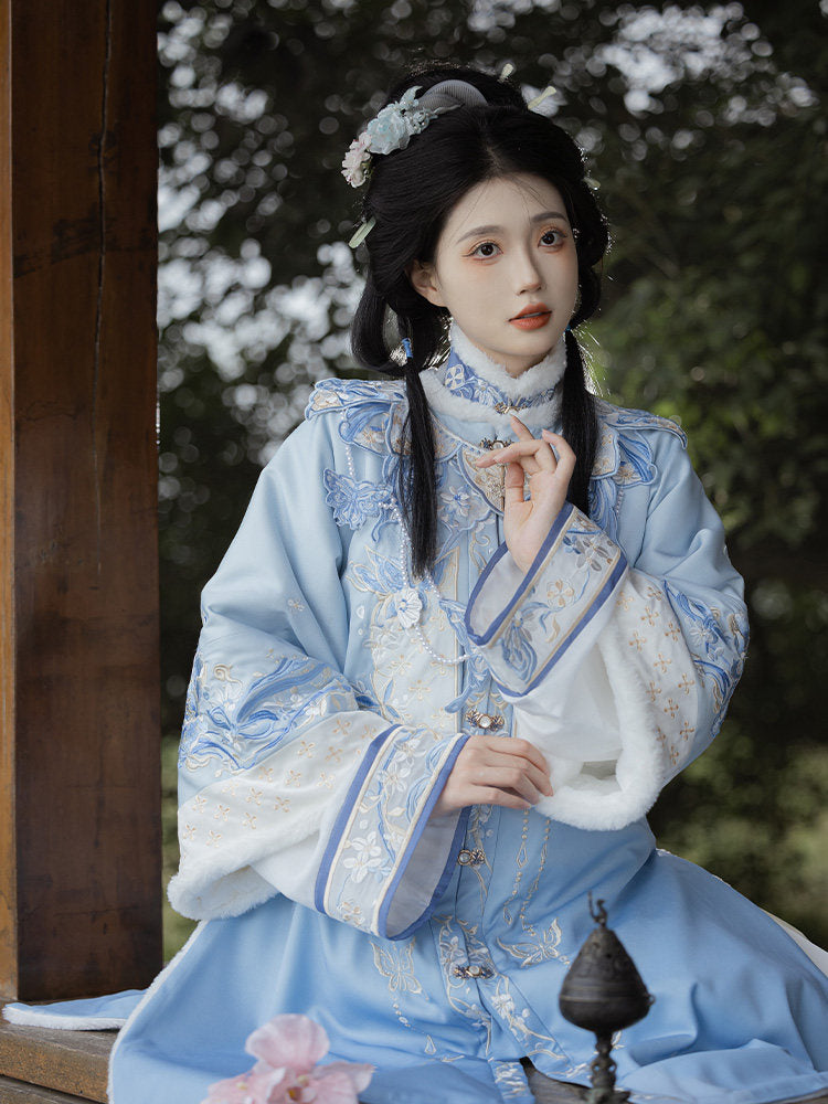 Ming Dynasty Hanfu Set with Embroidered Robe & Mamian Skirt | Yudie 玉蝶