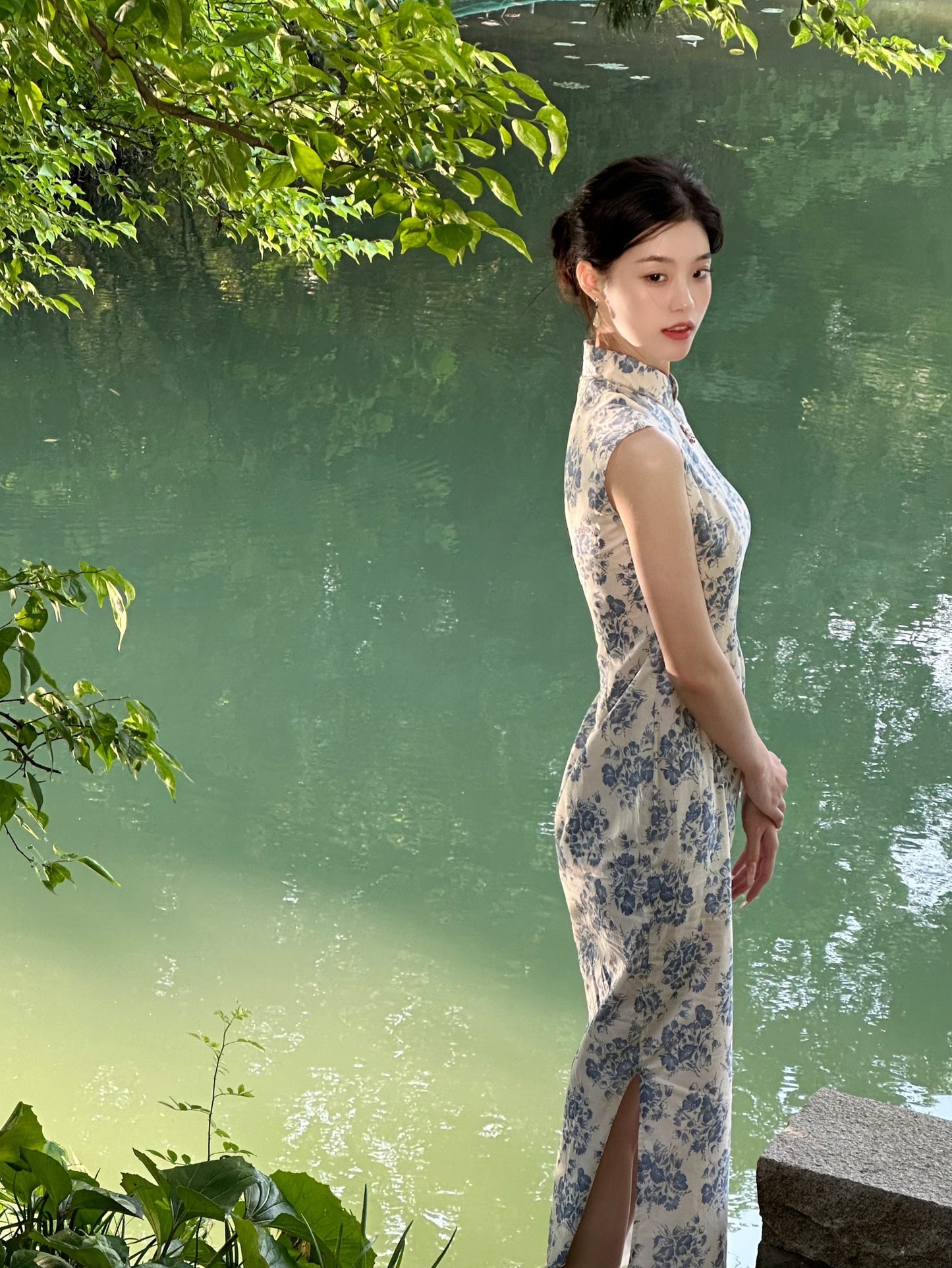 Sleeveless Cotton Porcelain Print Long Cheongsam | Forget Summer