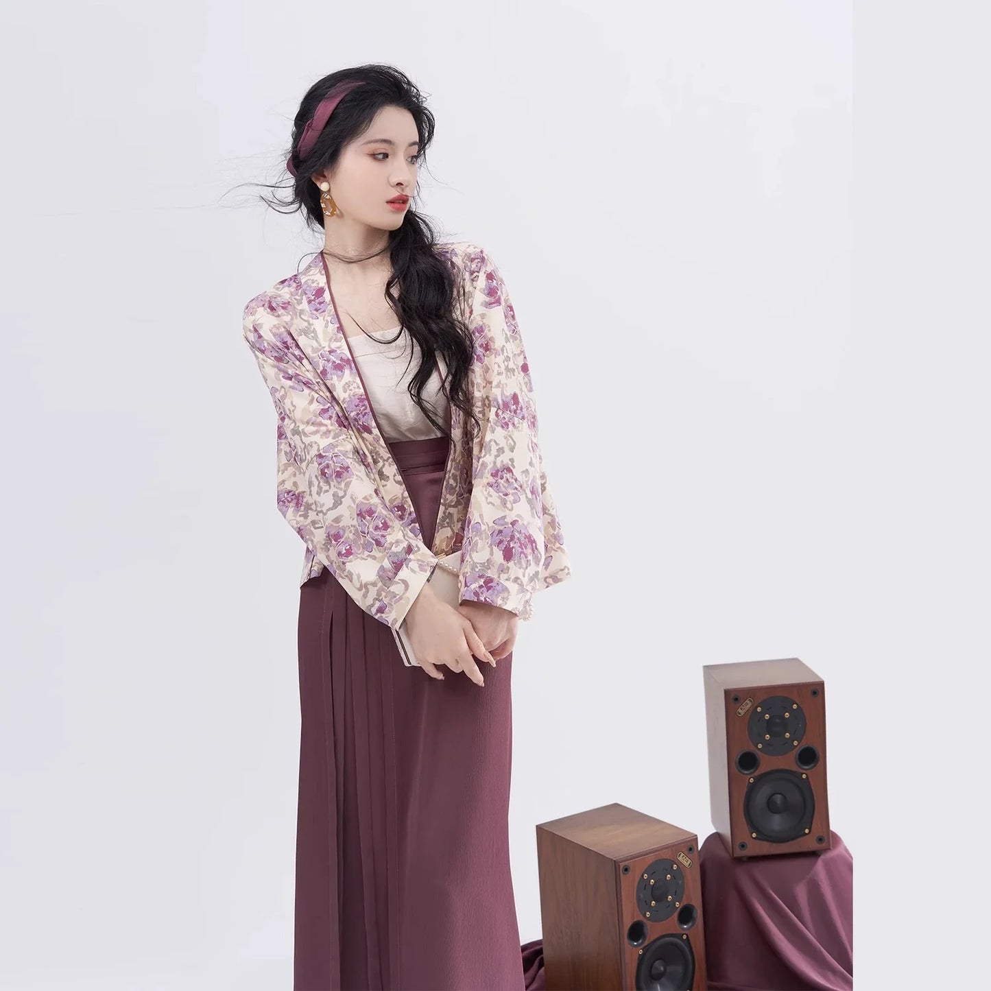Song Dynasty Modern Hanfu Set with Winged Sleeve Top and Spiral Skirt - Yingying 盈盈 (Preorder)