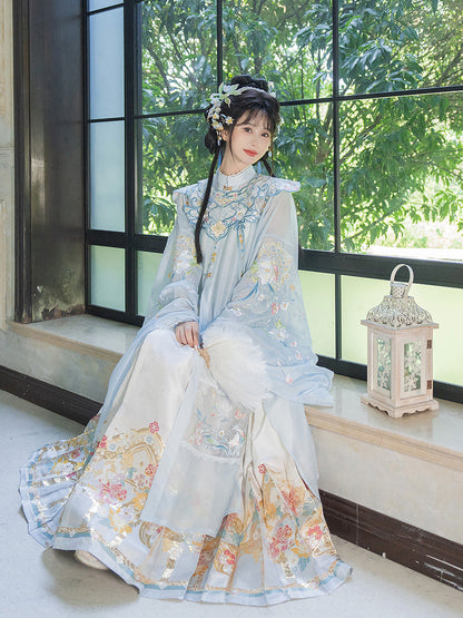 Ming Dynasty Hanfu Set with Cloud Collar & Mamian Skirt | Crescent 半月霜