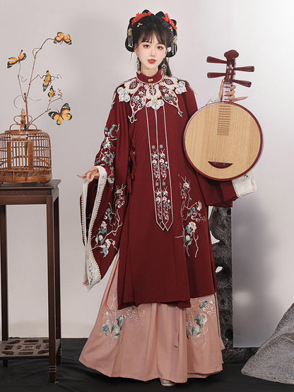 Ming Dynasty Hanfu Set with Cloud Collar & Pleated Skirt｜Flower Glass 花璃子