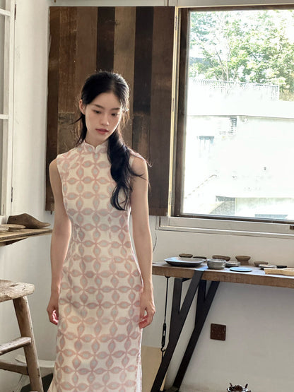 Sleeveless Retro Patterned Long Cheongsam | Xiangwan