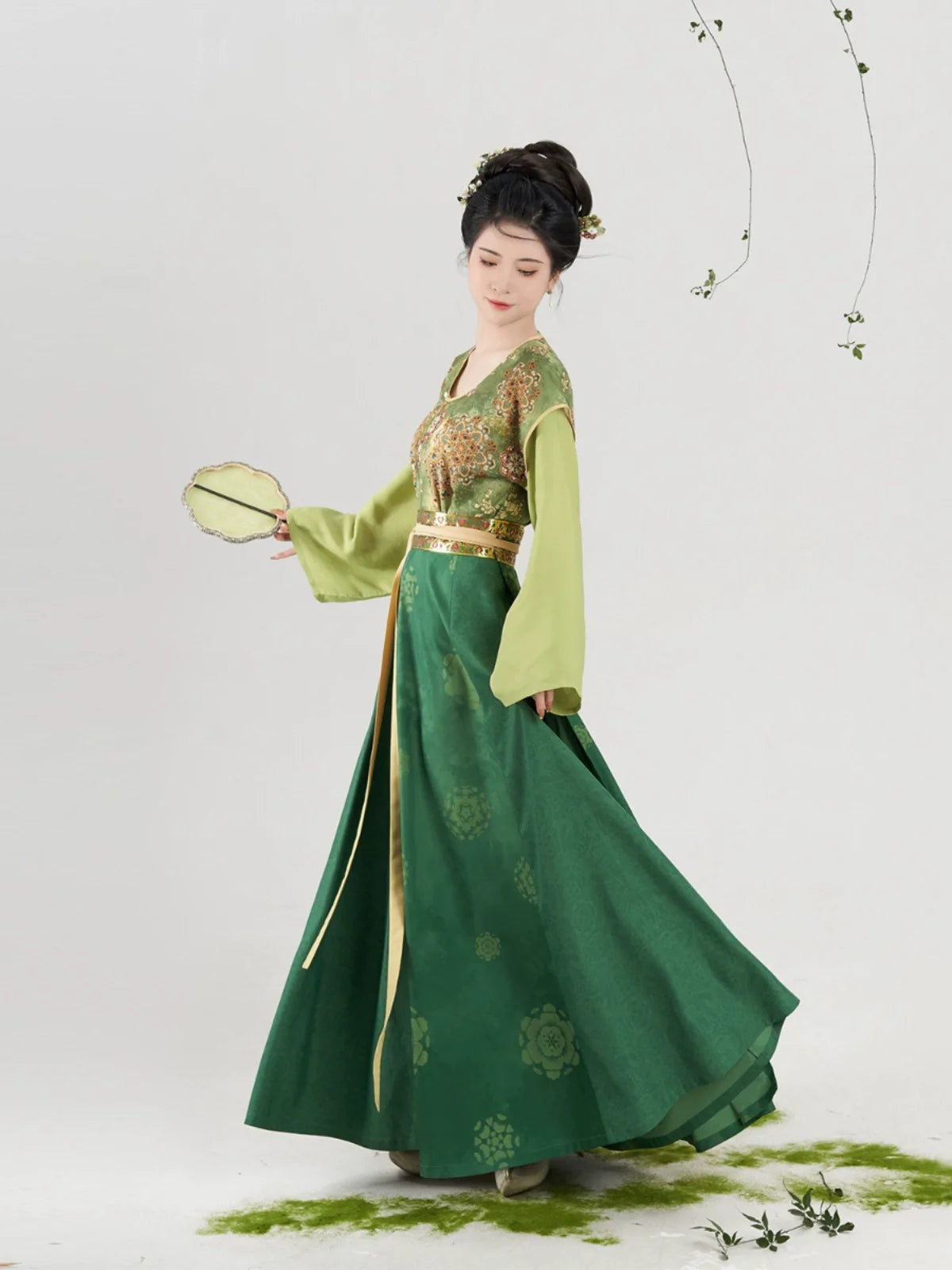 Tang Dynasty Modern Hanfu Set with Beizi Overlay & Flowing Eight-Panel Skirt - Weiyang 未央 (Preorder)
