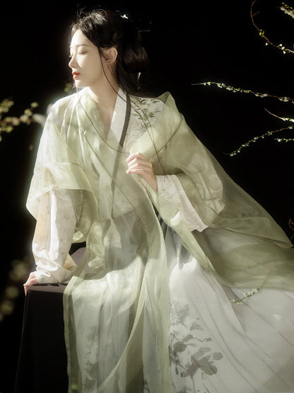 Song Dynasty Modern Hanfu Changgan Temple Beizi with Pleated Green Skirt - Bu Ruan 不染 (Preorder)