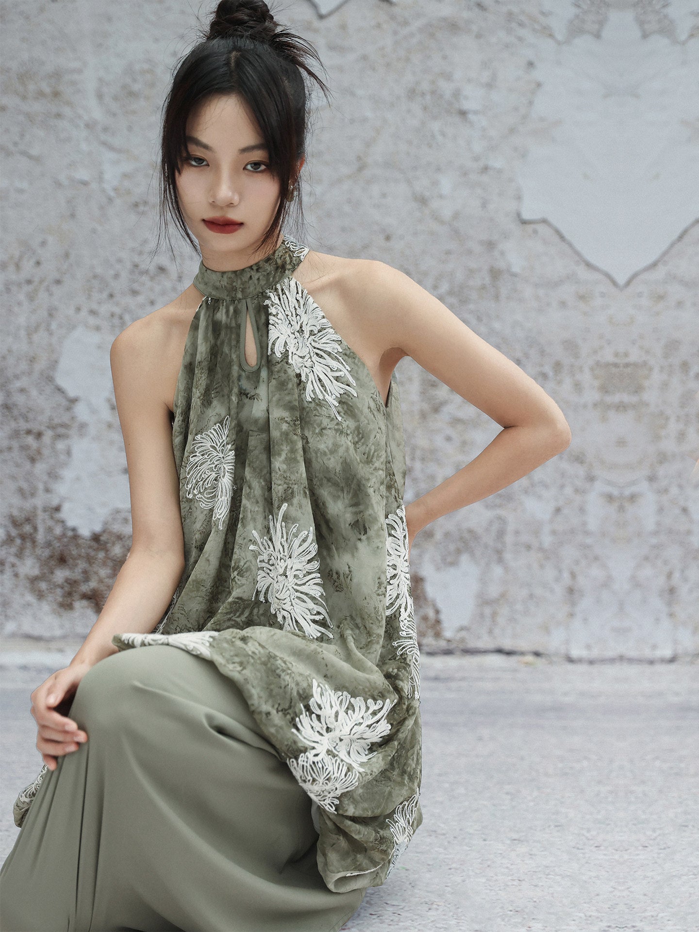 New Chinese Style Chrysanthemum Embroidered Dress Halter Neck Sleeveless Dress - Yaju 雅菊