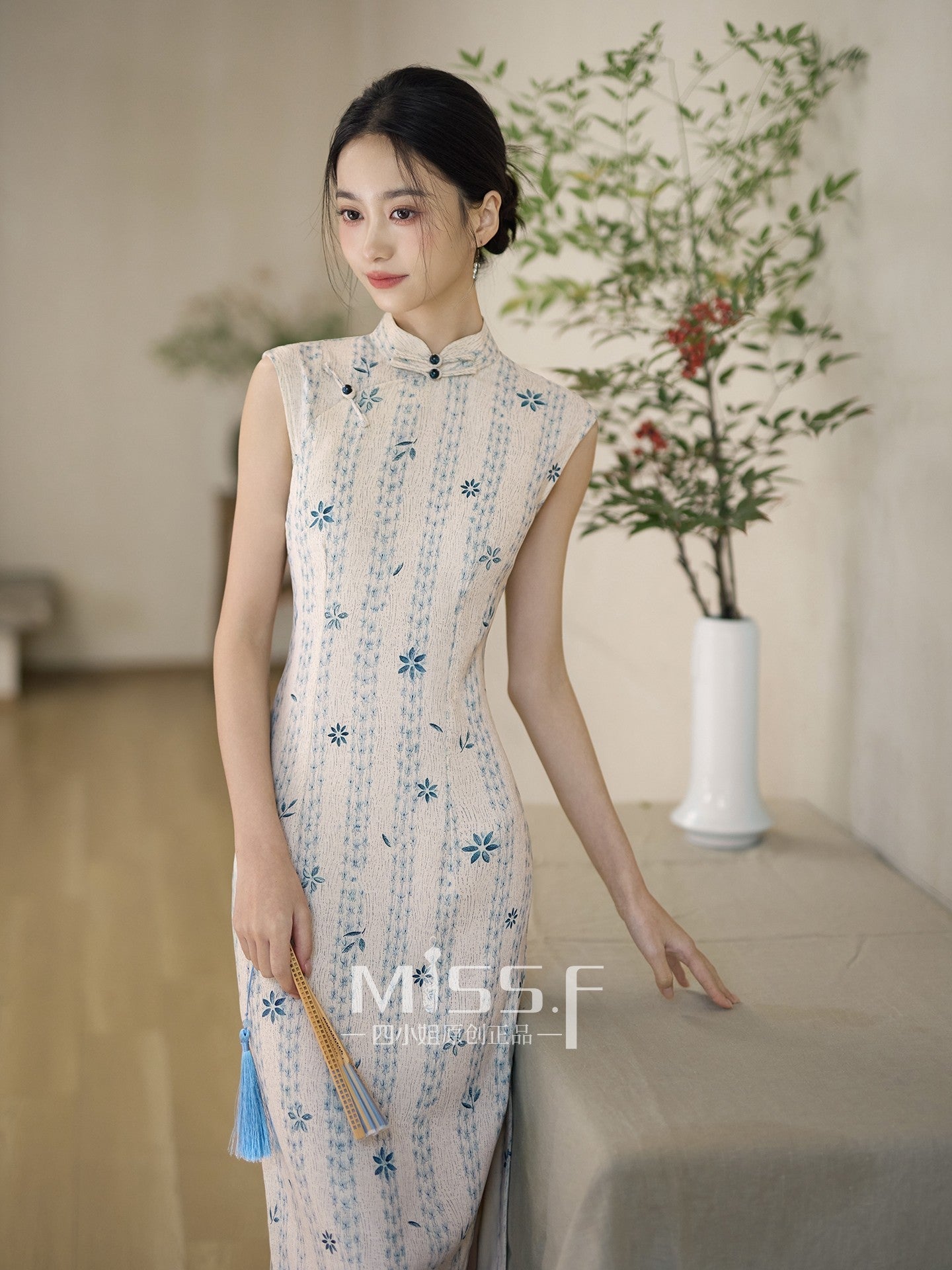 Sleeveless Floral Stripes Long Cheongsam | Shuhua