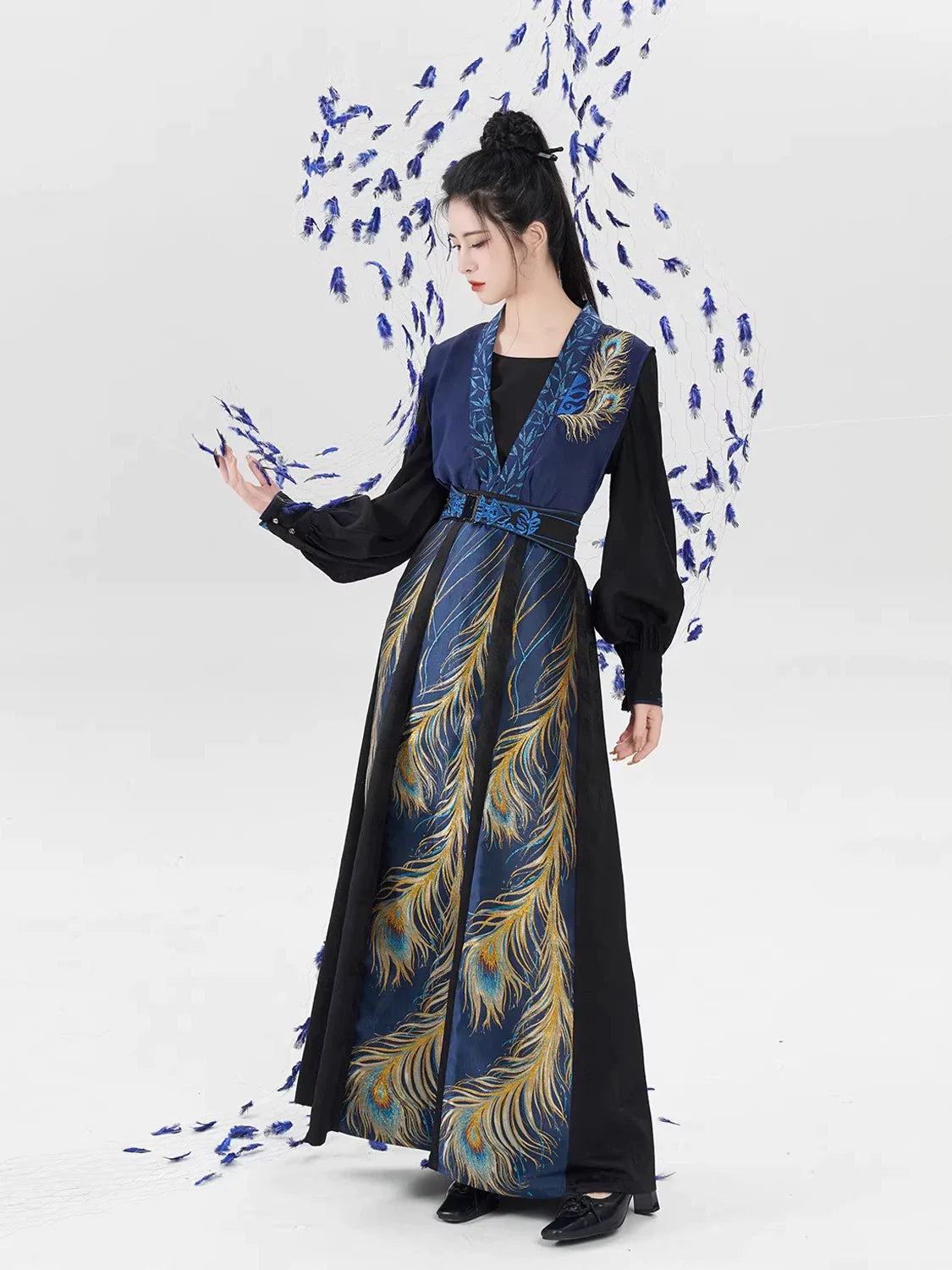 Tang Dynasty Modern Hanfu Set with Beizi Overlay & Flowing Eight-Panel Skirt - Yinzhu 飒翎银竹 (Preorder)