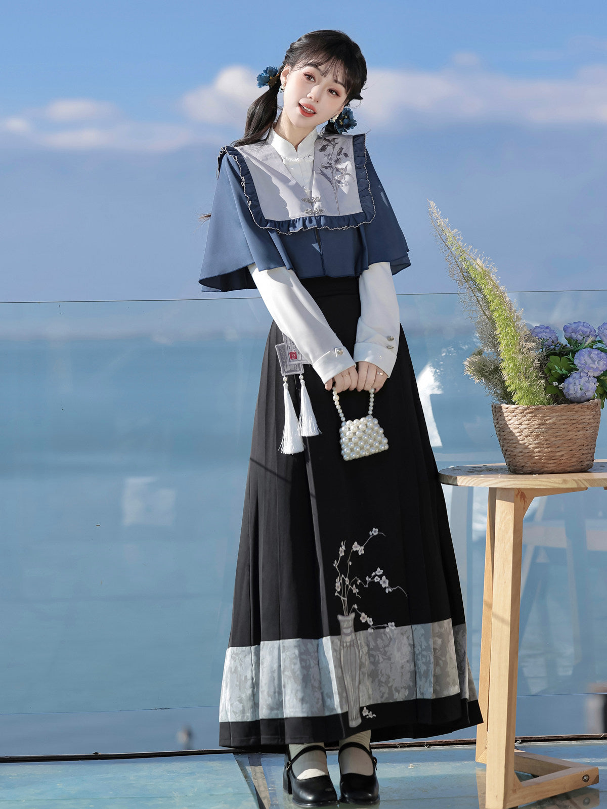 Ming Dynasty Modern Hanfu Shawl and Mamianqun - Night Reads 夜与书香