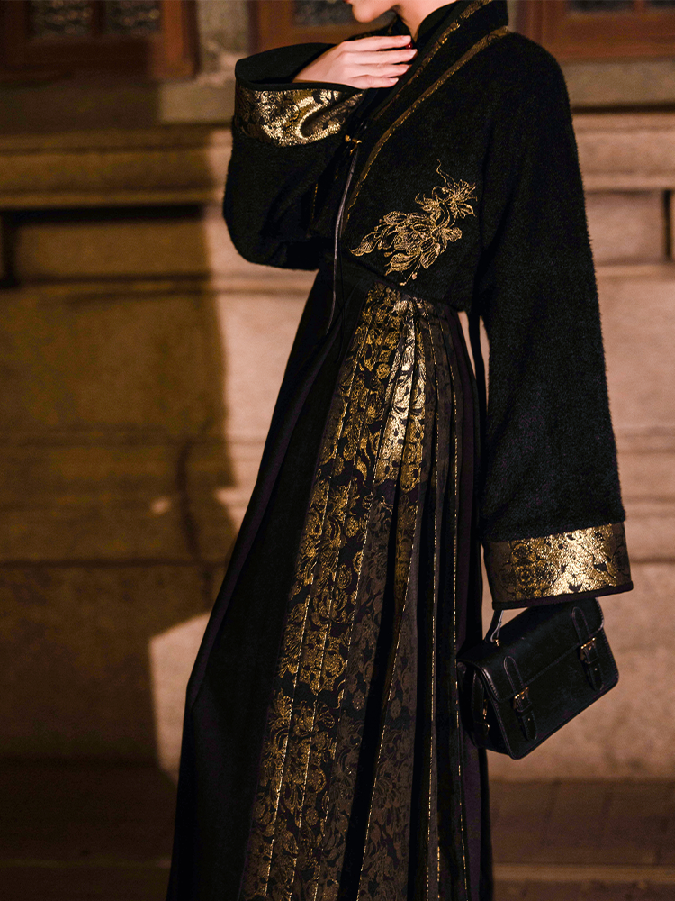 Ming Dynasty Modern Hanfu Black Gold Thread Embroidered Mamian Skirt & Crop Jacket | Niannian 年年